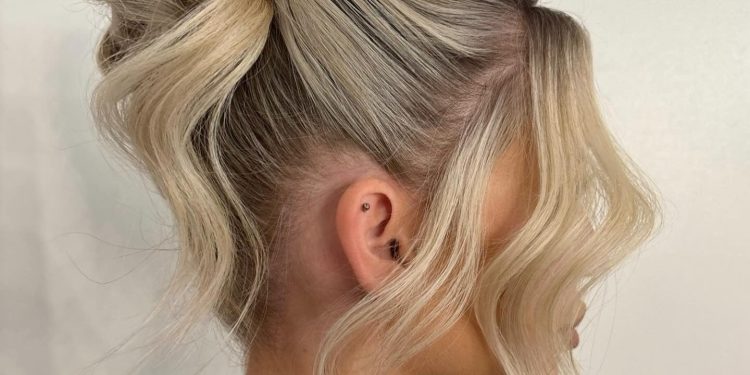 13 romantische Messy Bun-Frisuren für Bräute und Events