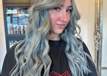 13 ultimative rauchblaue Haarfarben-Looks für 2025