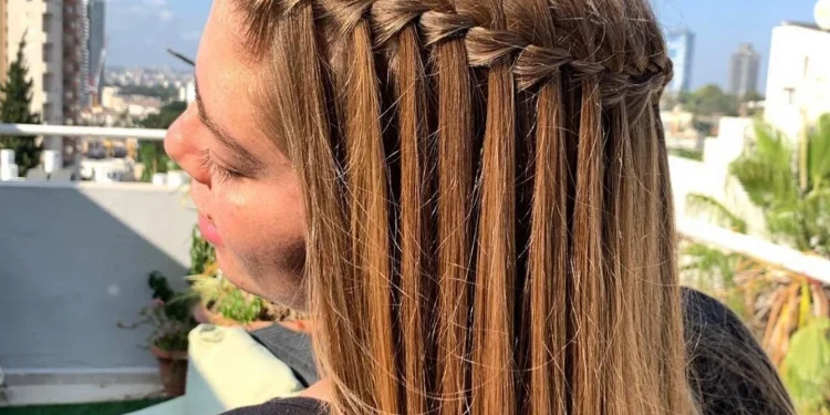 13 verträumte Wasserfall-Zopffrisuren für weiches, fließendes Haar