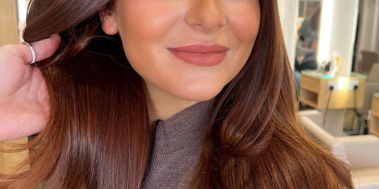 13 warme kastanienbraune Haarfarben, die das ganze Jahr über strahlen