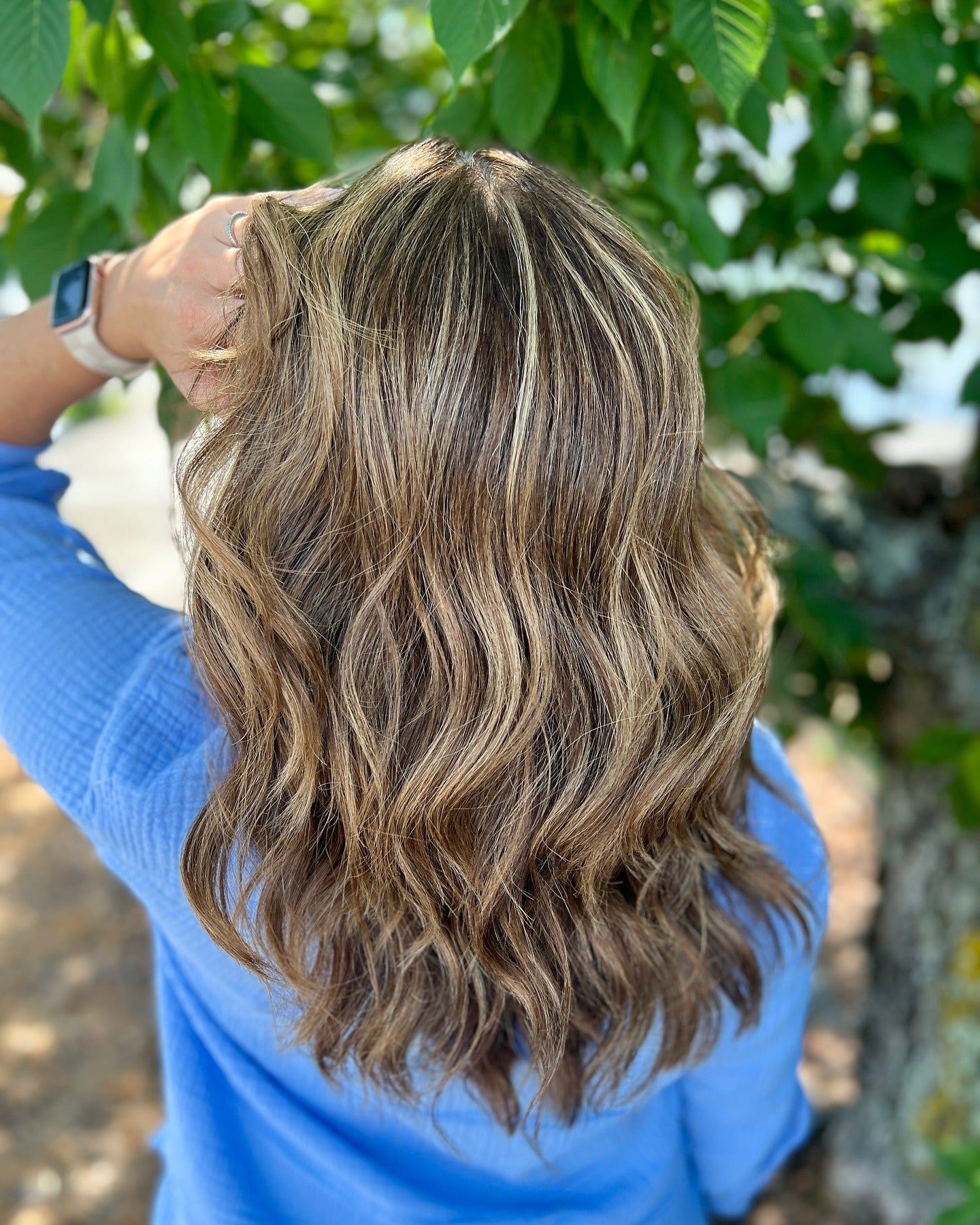 13. Beachy Textur mit weichem Karamell -Lift (Karamellbalayage mit Highlights)