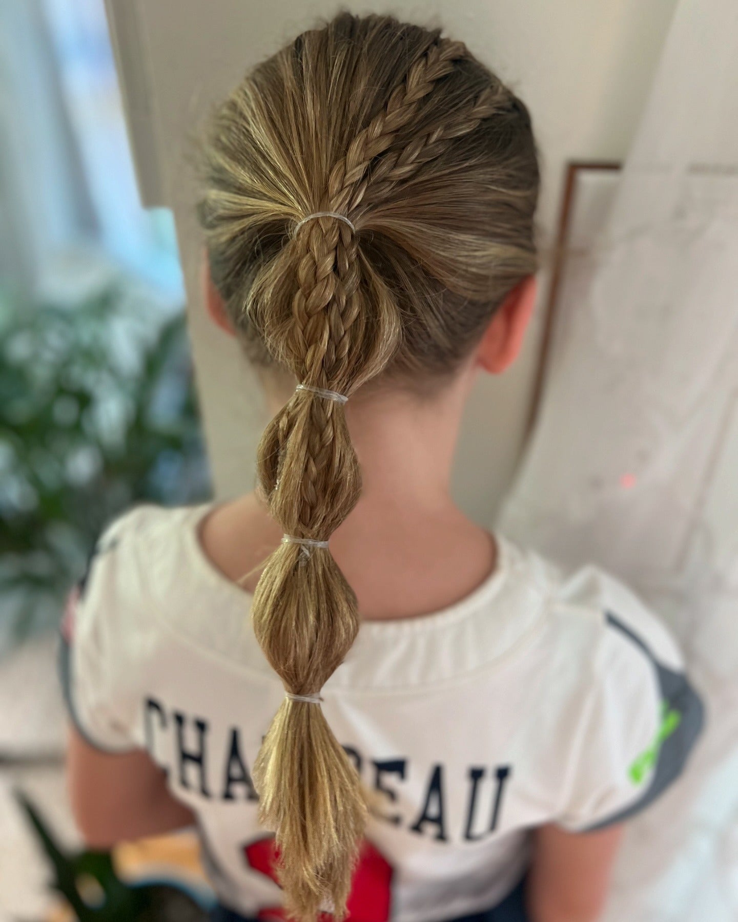 13. geflochtene Mohawk in Bubble Ponytail (Softball Frisuren)