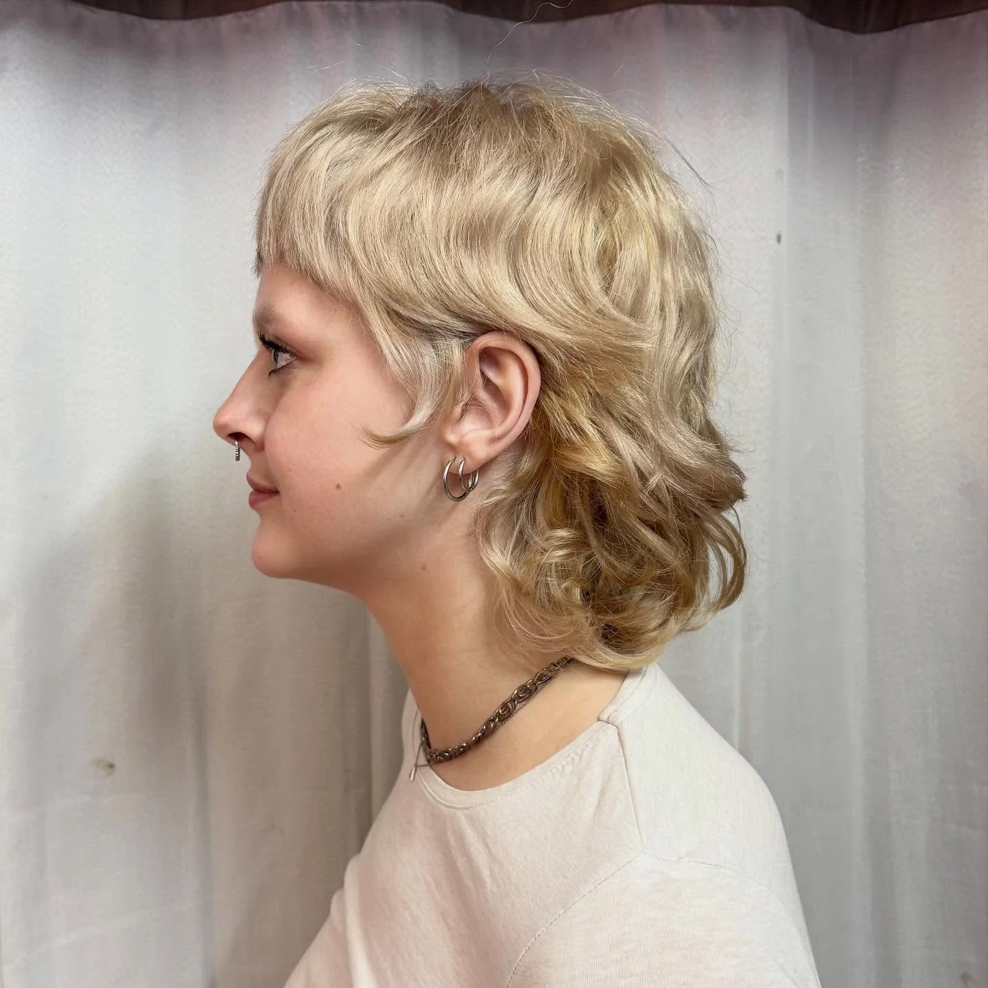 13. Champagnerblonde, abgehackte Meeräsche mit weichen Fransen (kurzes, abgehacktes Haar)