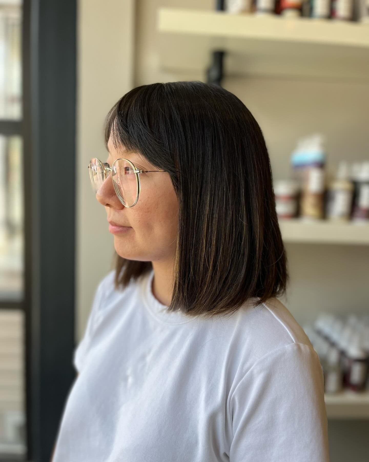 13. Klassiker stumpfer Bob in natürlicher Schwarz (schulterlange Haare)