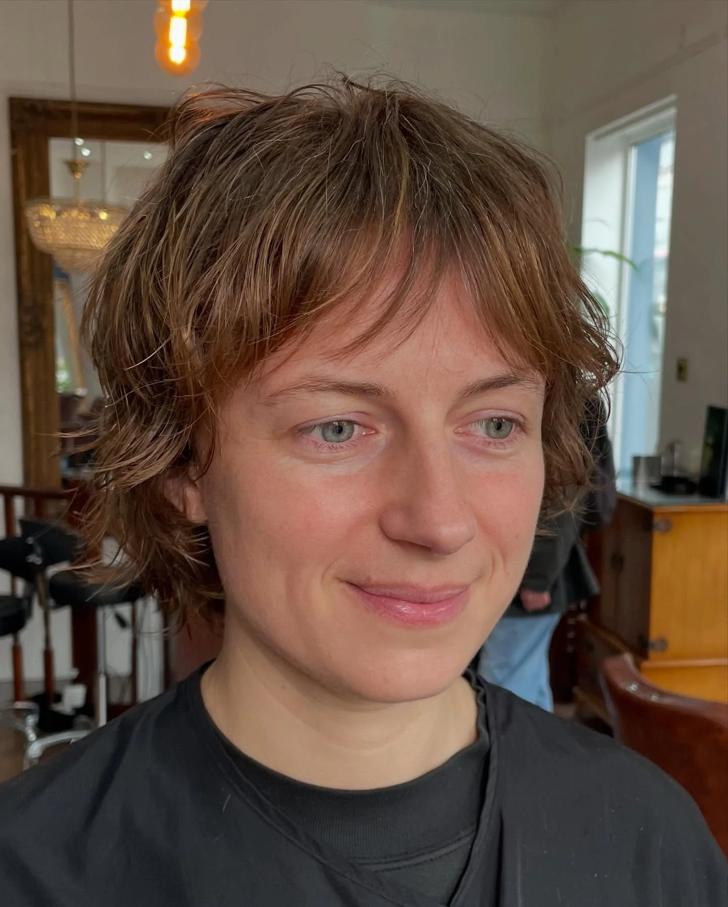 13. Klassischer karamellfarbener Shaggy Pixie (Shaggy Pixie-Frisuren)