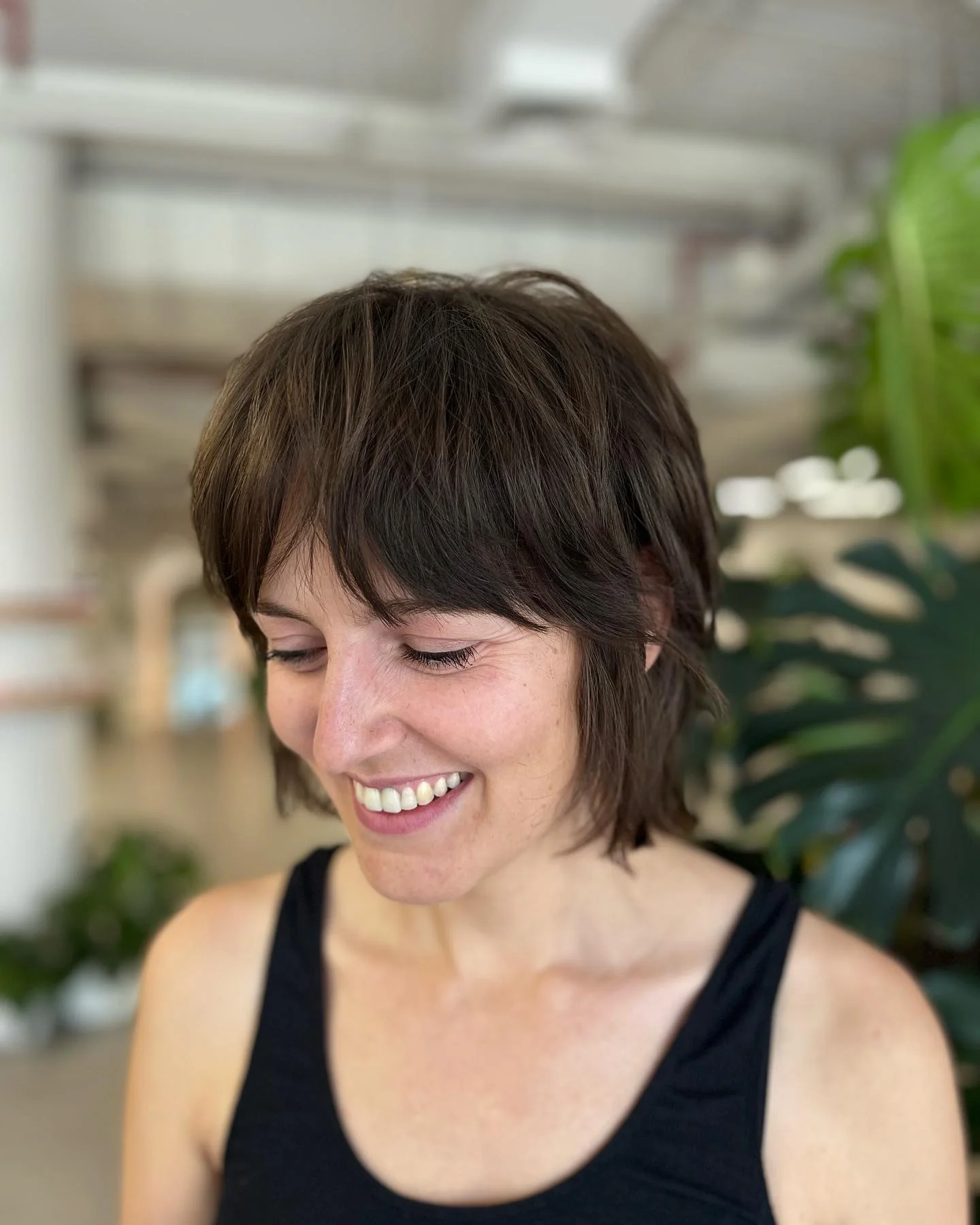 13. Klassischer Espresso Shag Wolf (Short Wolf Cut)