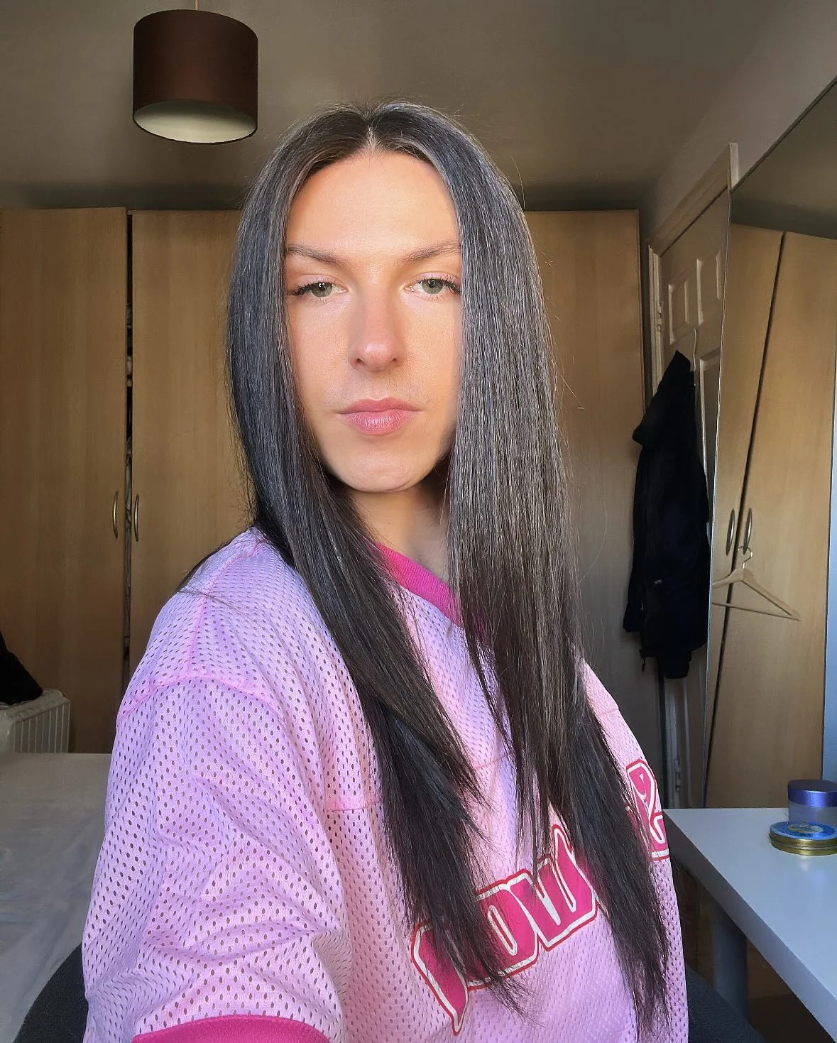 13. Cool Charcoal Straight Cut (Gerade Frisuren)