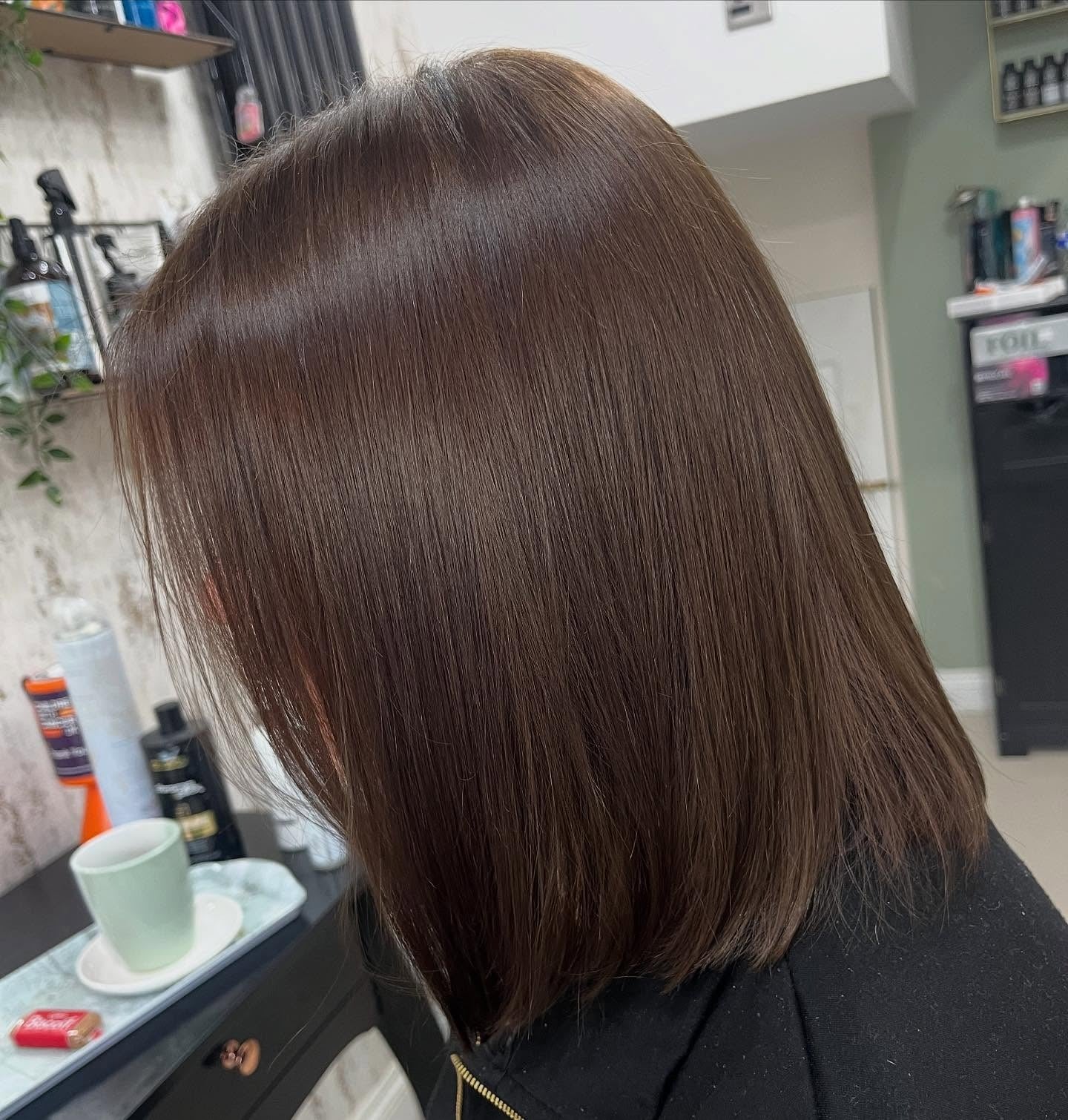 13. Cool Walnuss schlanker Bob (braune Haarfarbe)