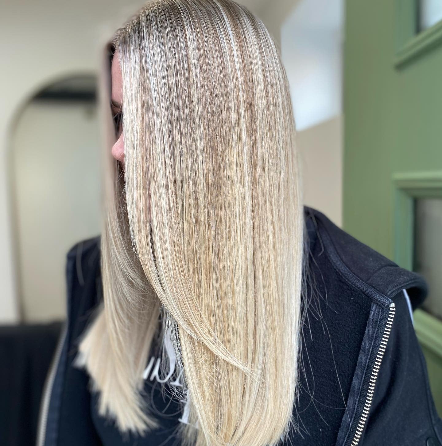 13. cremige Vanille mit kühlen Highlights (glatte Frisuren)