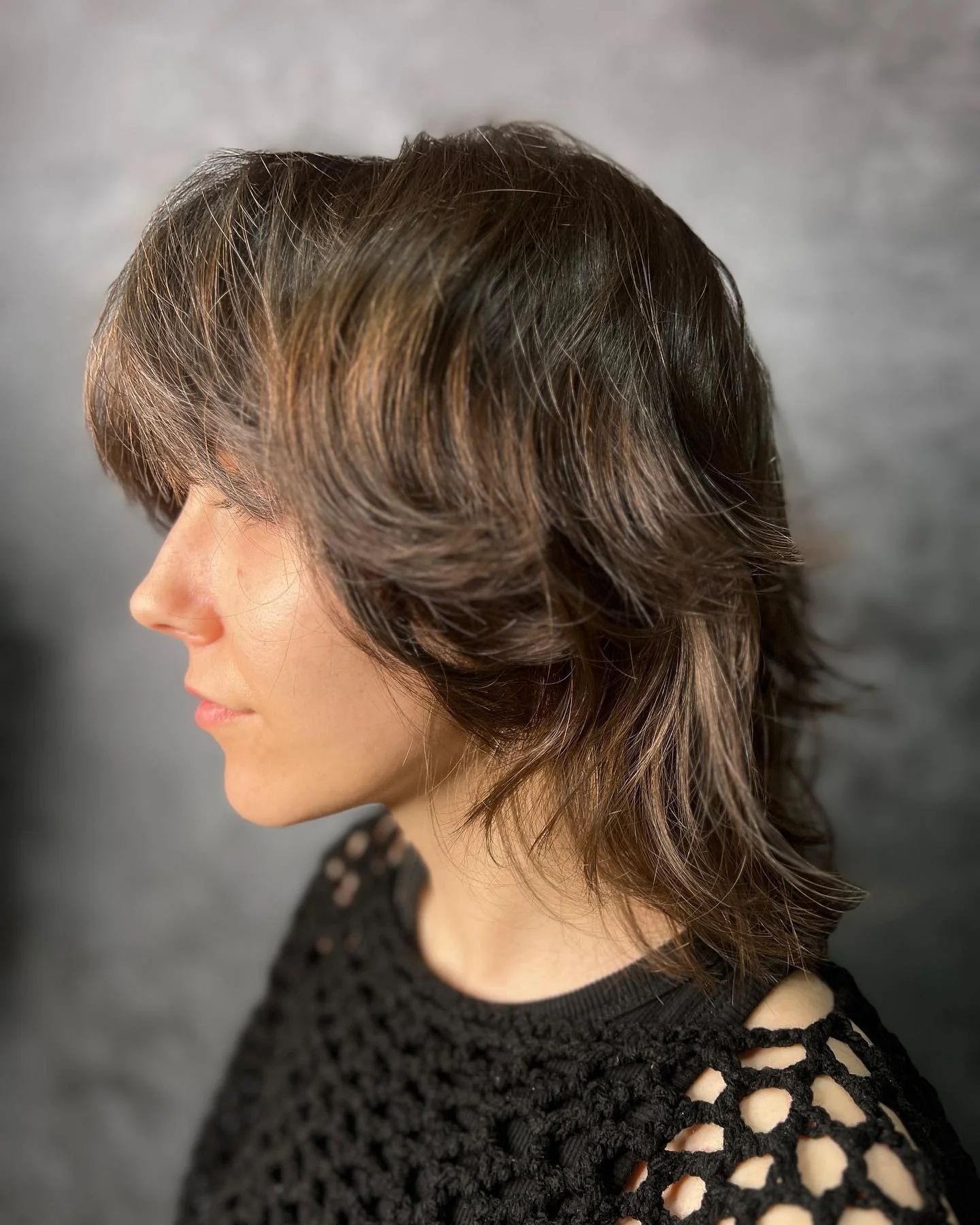 13. Dimensional Brunette Feather Wolf (kurzer Wolfshaarschnitt)