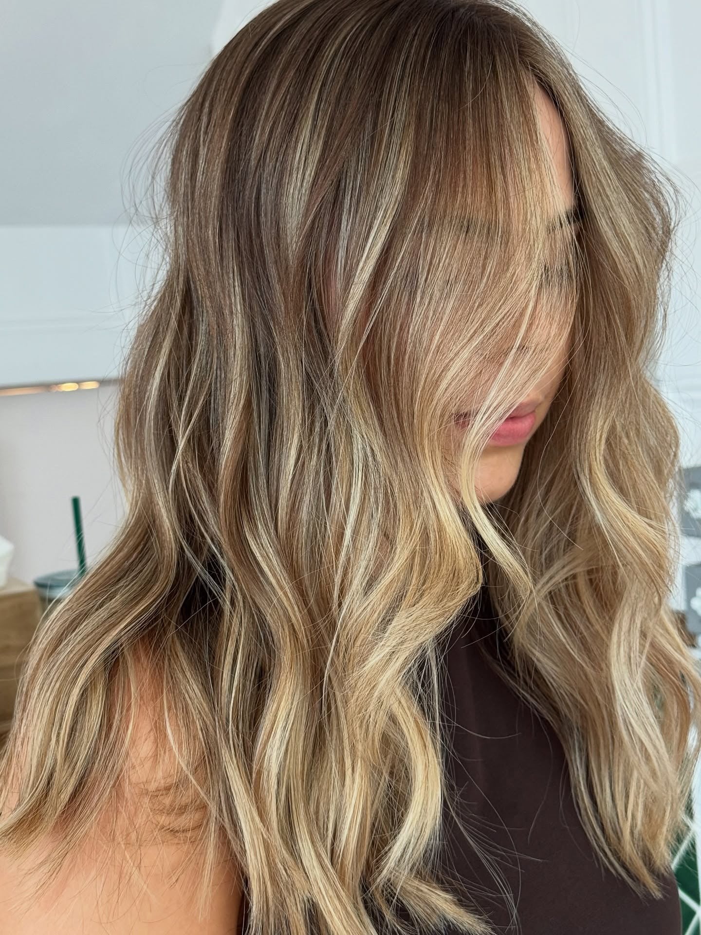 13. Dimensional Sandy Balayage mit wispy Rand (sandblonde Haarfarbe)