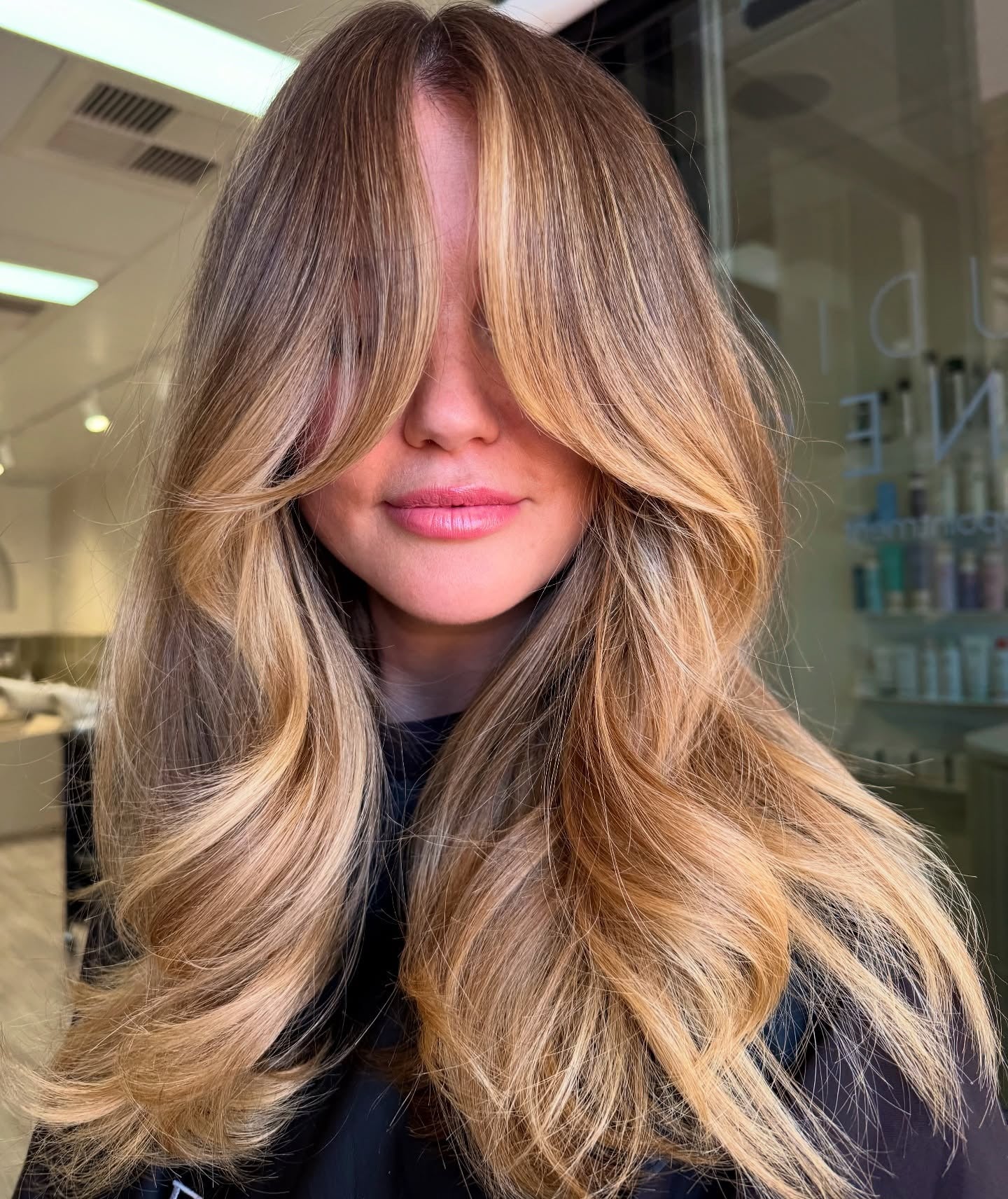 13. Golden Beige lockt mit Gesichtsvorhangstätten (Frisuren mit Vorhangstätten)