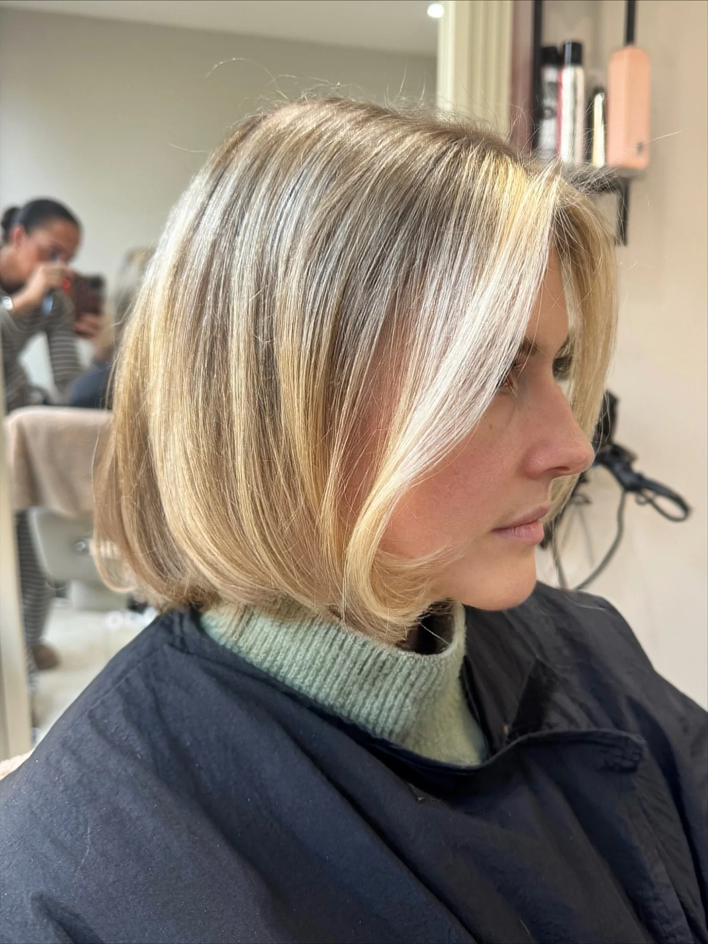 13. Goldblonder Bob mit gesichtsbeleuchtenden Vorderschichten (Bob-Frisuren)