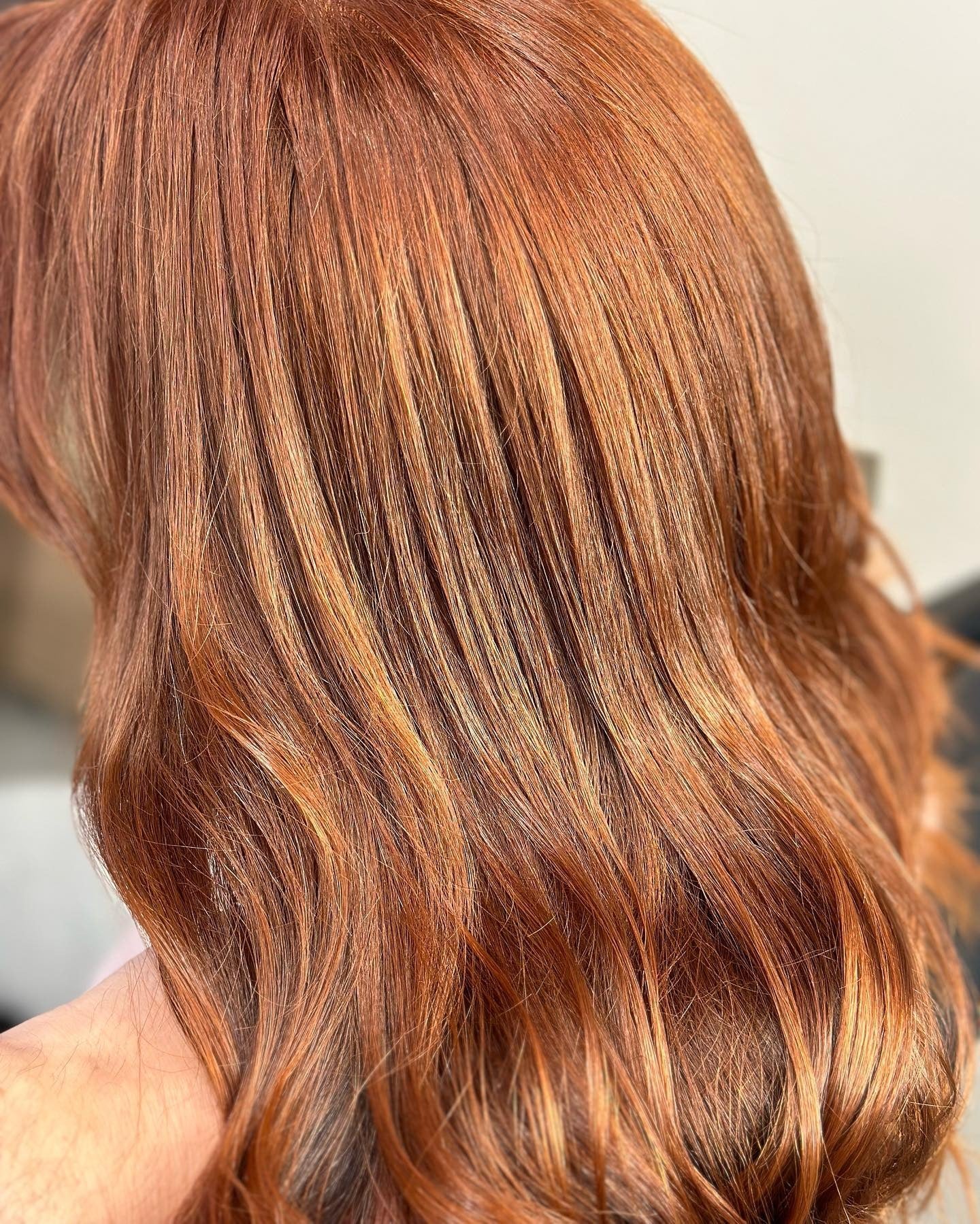 13. Golden Cinnamon Shine Waves (Zimthaarfarbe)