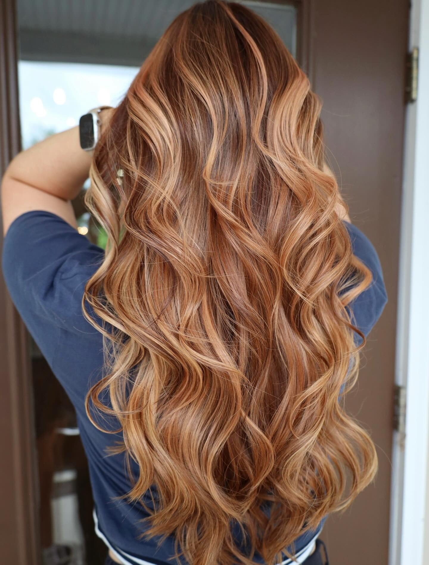 13. Goldene Kupferbänder auf langen Schichten (Rothaarige mit Highlights)