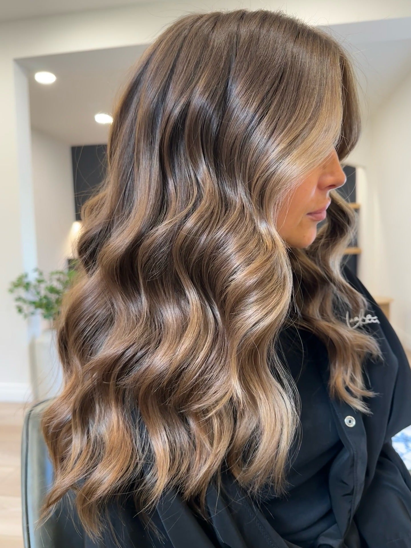 13. Golden Sandy Balayage mit glänzender Textur (Sandbraune Haarfarbe)