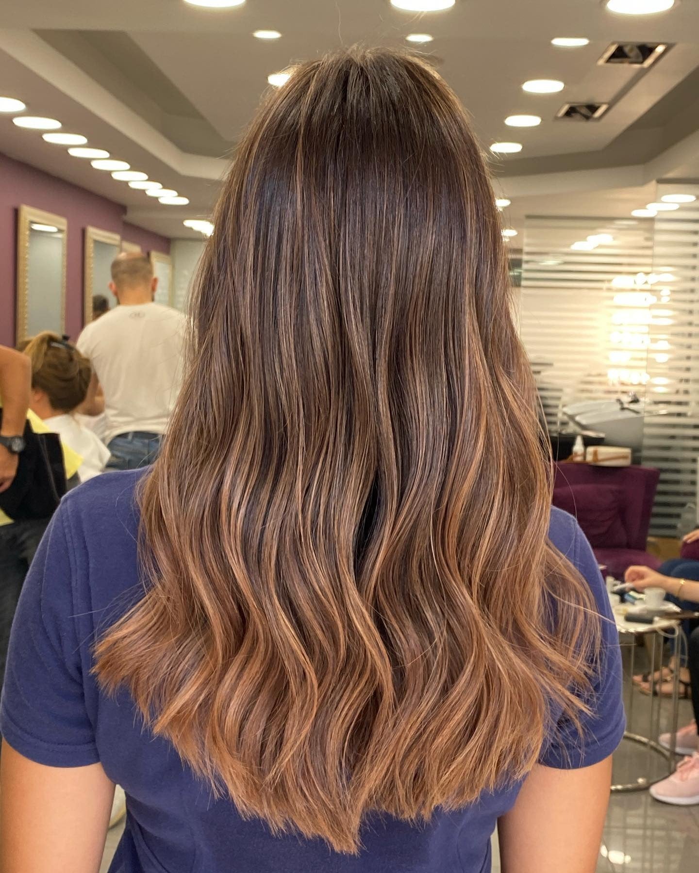 13. warme Brondewellen mit mittlerer Länge (blonde braune Haarfarbe)