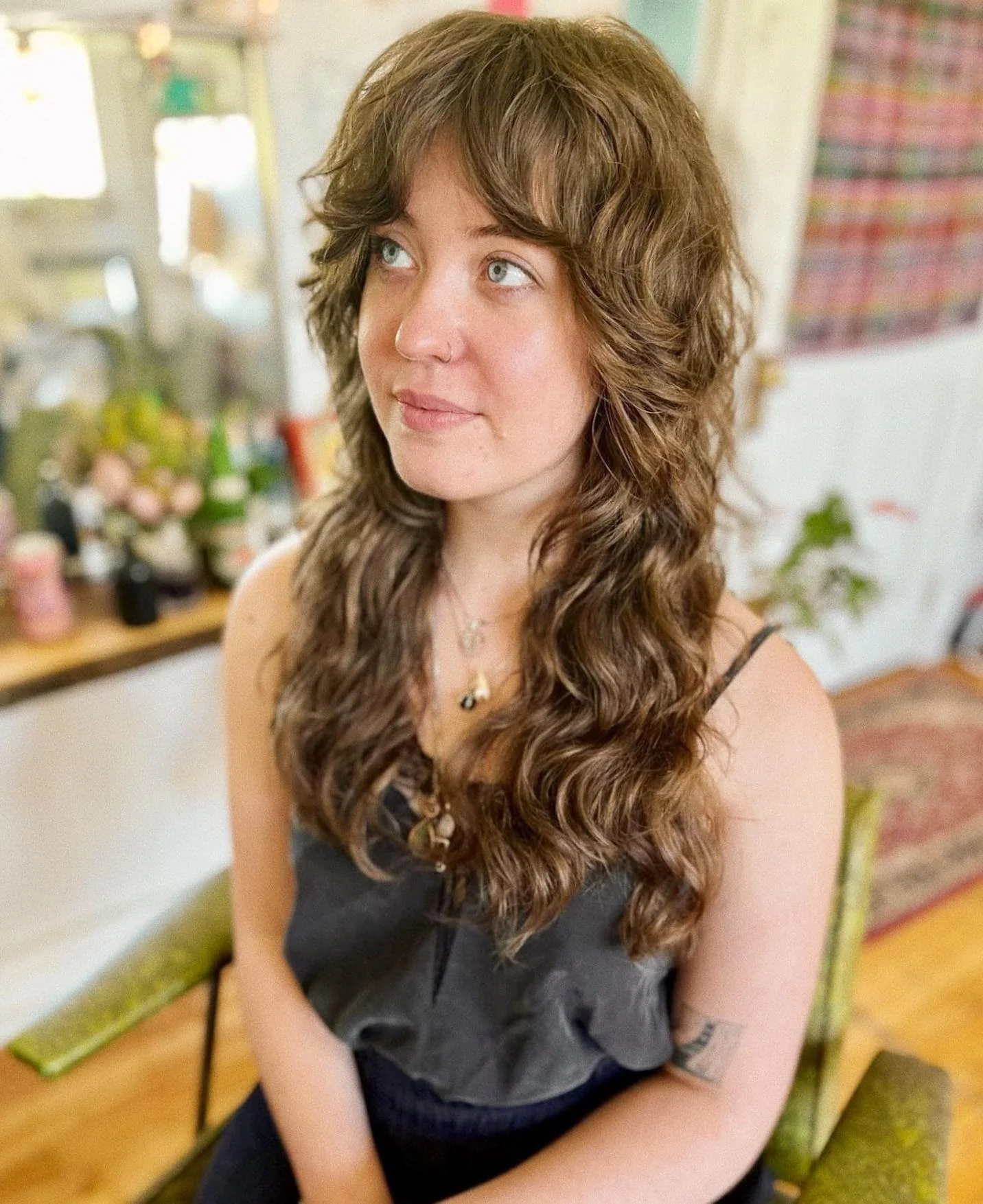 13. Mokka-Shag mit angehobenen Kronenschichten (langes, struppiges Haar)