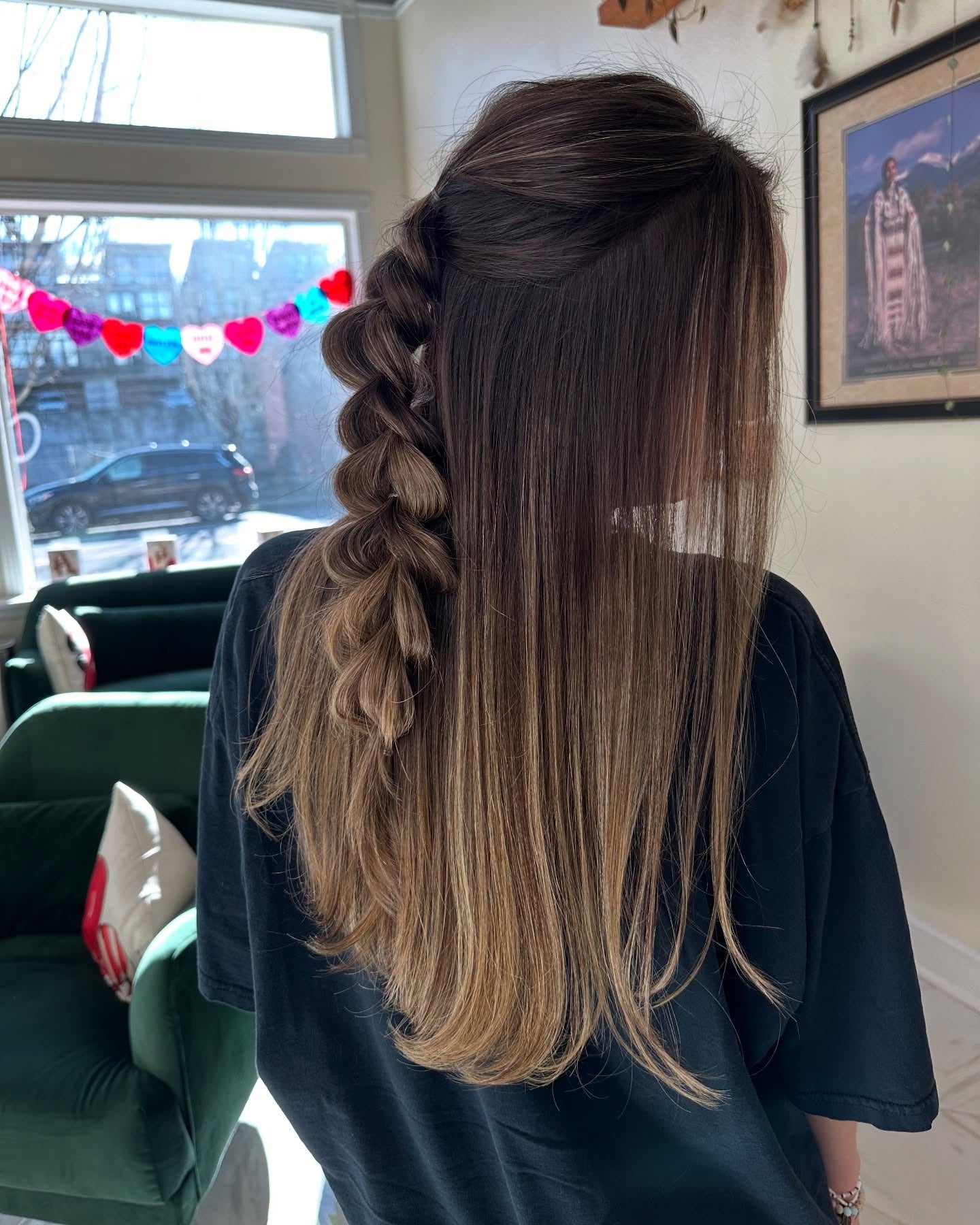 13. Seitengeflecht mit weicher brauner Ombre -Mischung (Frühlingsfrisuren)