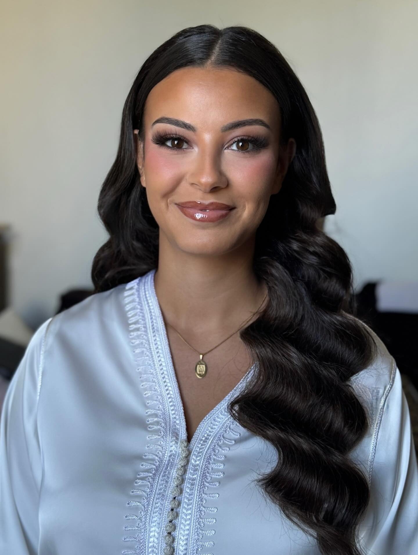 13. Schlanke Wellen in der Mitte-Teile in dunkler Mokka (wellige Frisuren)