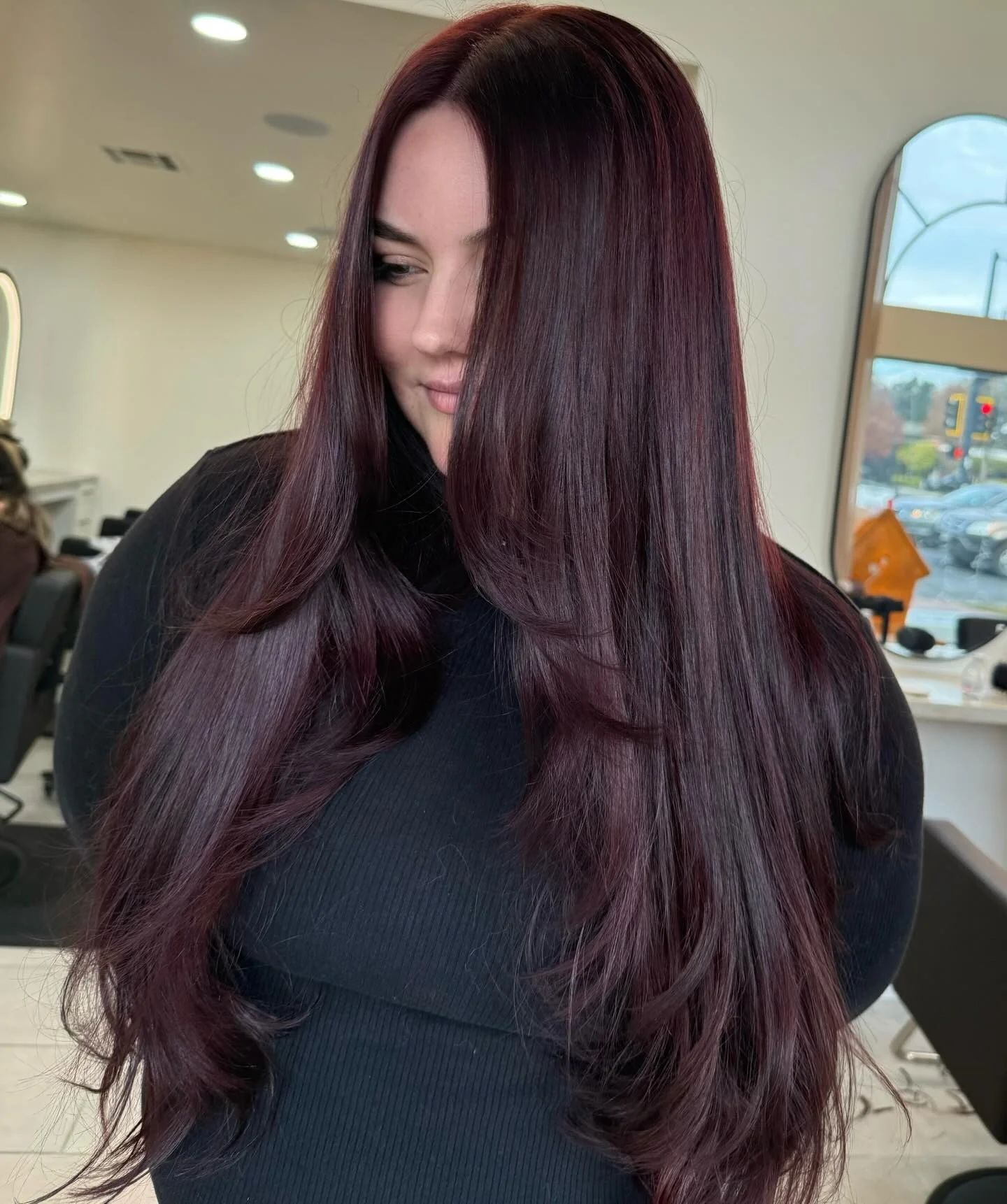 13. Glatte lange dunkle Burgunder-Schichten (dunkle Burgunder-Haarfarbe)
