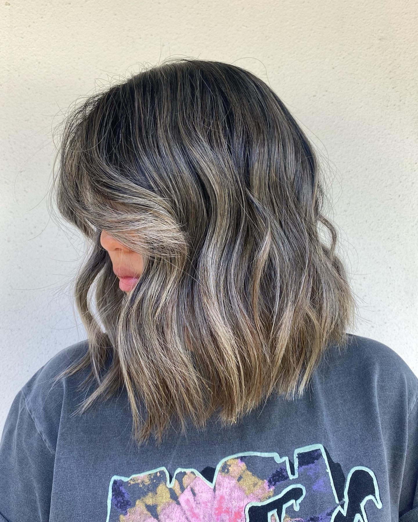 13. Raucher Asche -Lob mit weichen Wellen (LOB -Frisuren)