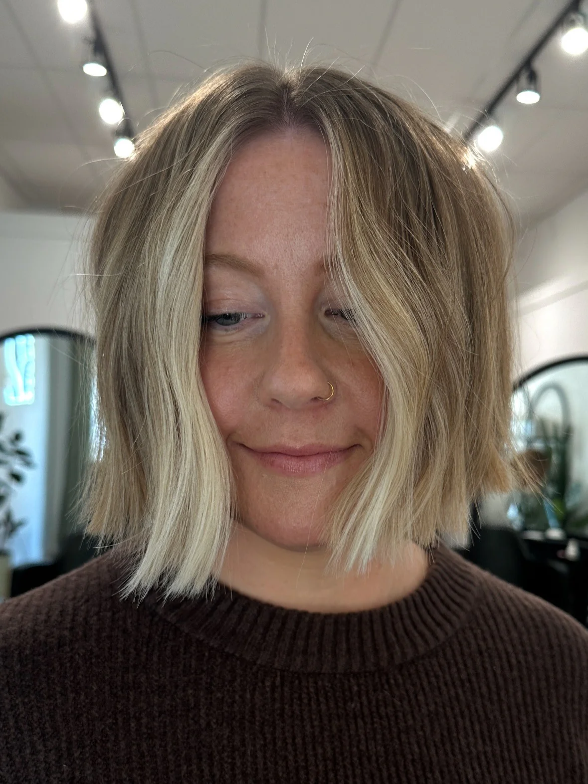 13. Weicher Balayage-Bob mit natürlicher Bewegung (Messy Bob-Haarschnitt)