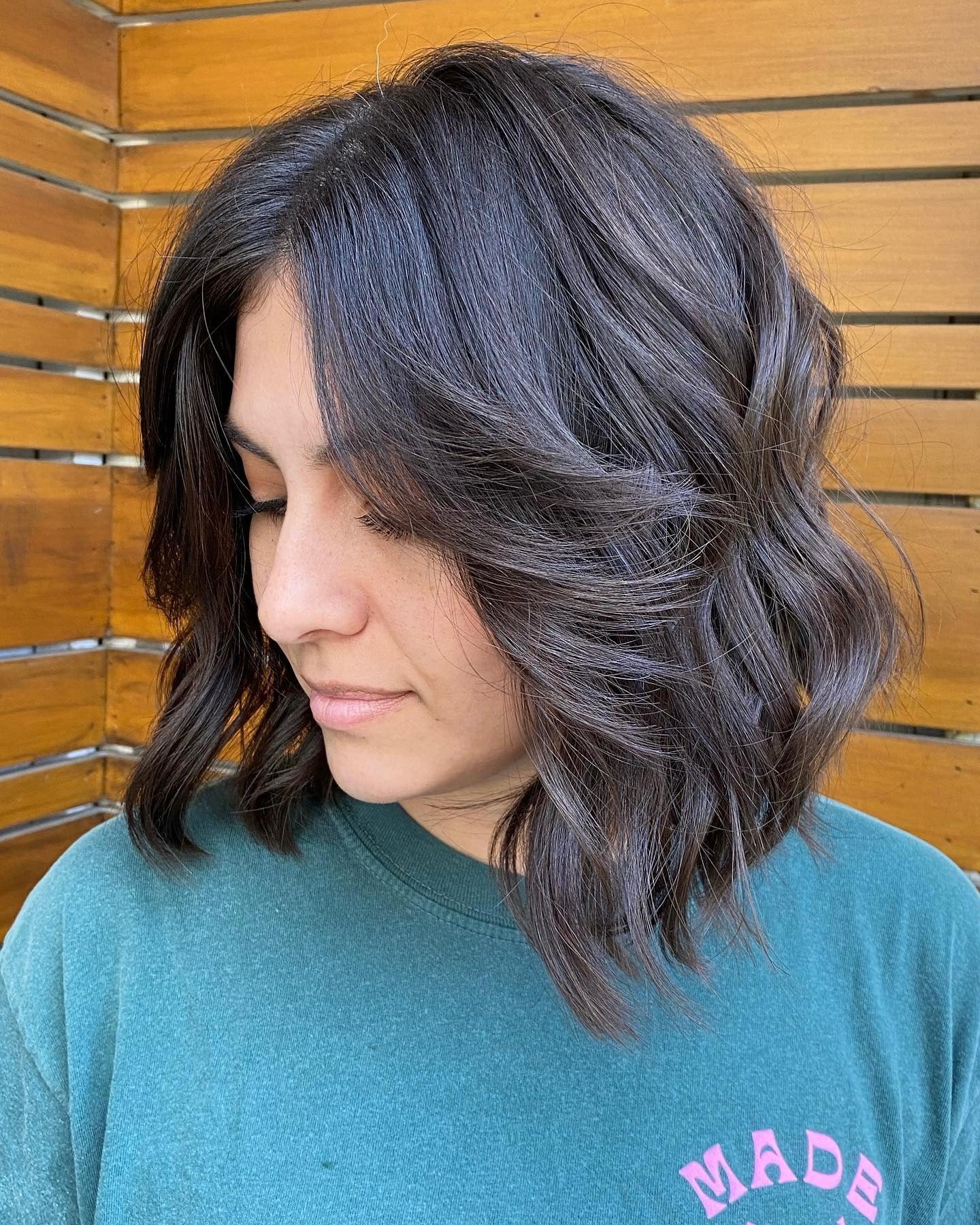 13. Textured Dark Mokka Wavy Bob (Layered Bob Frisuren)