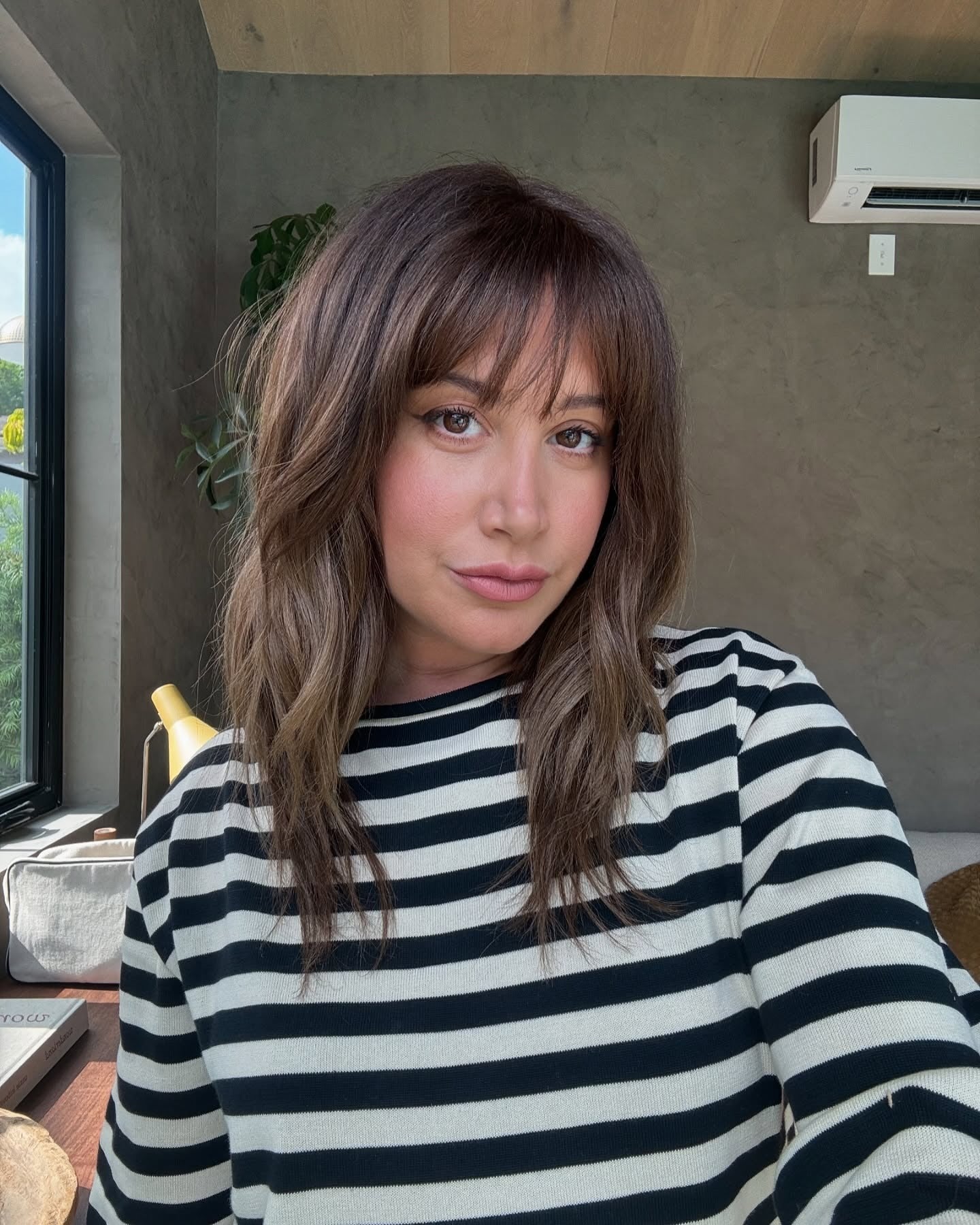 13. Strukturierte Wellen mit wispy Fransen (mittlere Haarschnitte mit Pony)