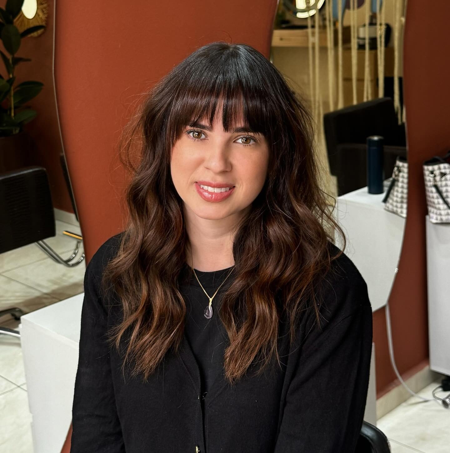 14. Dark Chocolate Shag mit voller Fransen (zotteliger Haarschnitt)