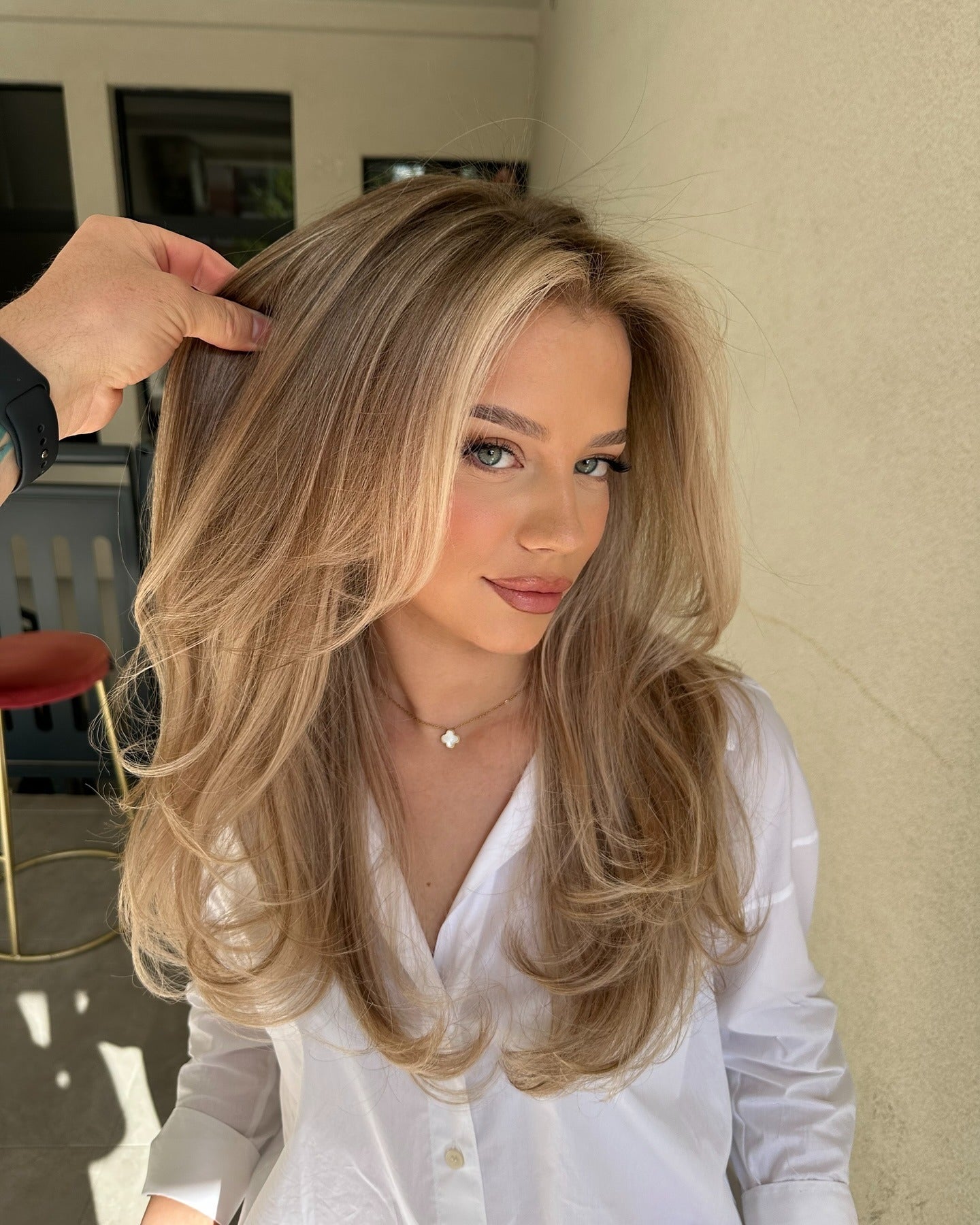 14. Federned Volumen mit beige Honigdimension (Honigblonde Haare mit Highlights)