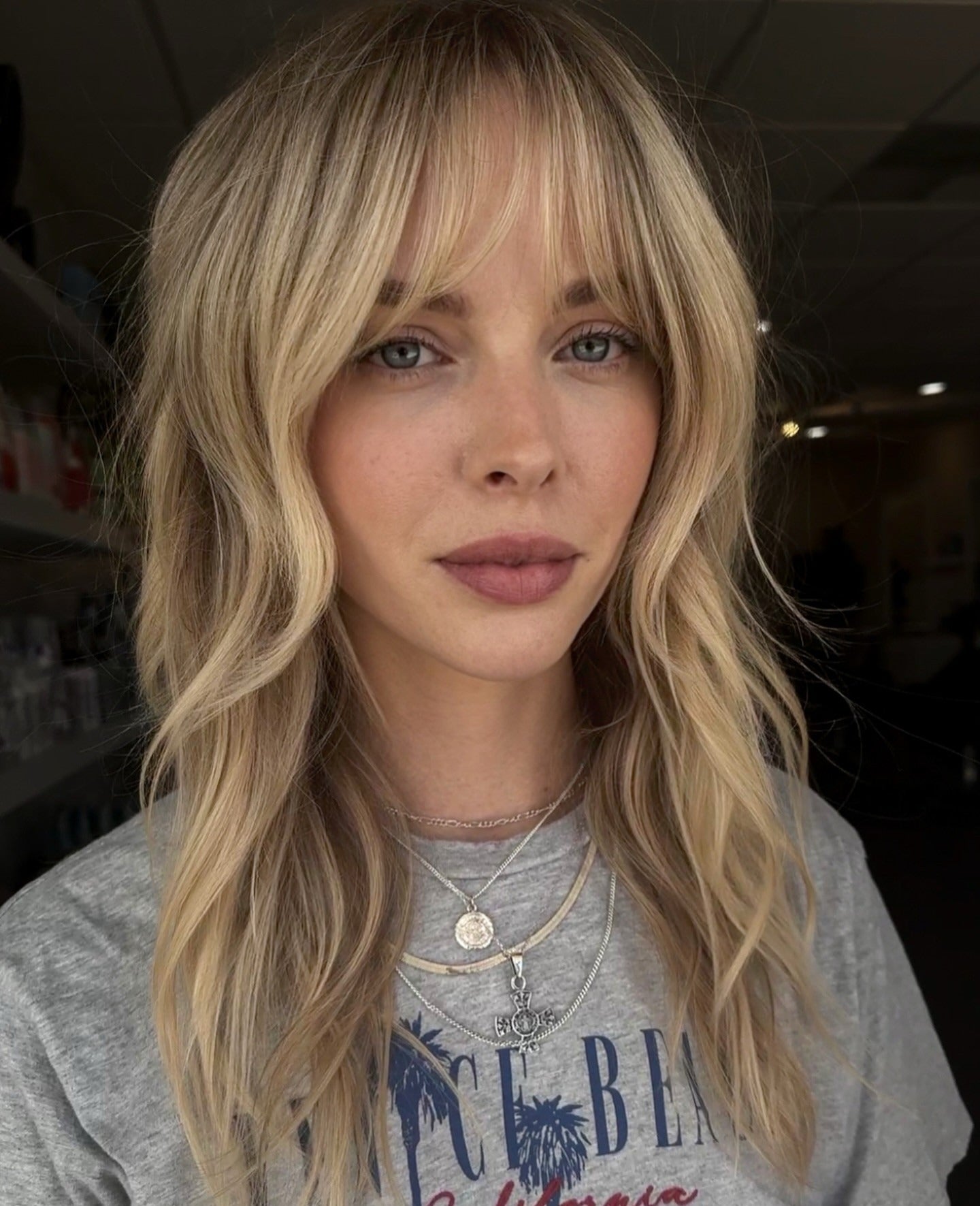 14. Golden Butter Blonde Shag mit Vorhangrand (mittelschichtter Shag)