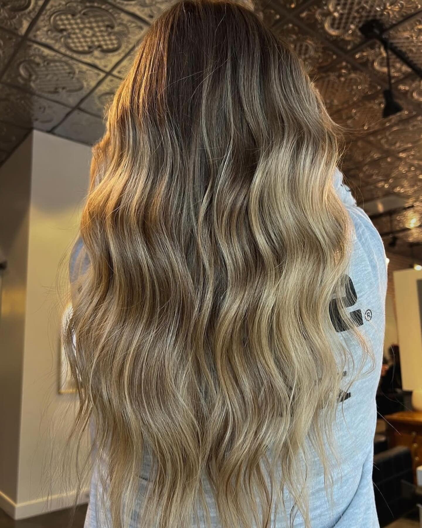 14. Goldene Ombre -Wellen (Winter Haarfarbe)