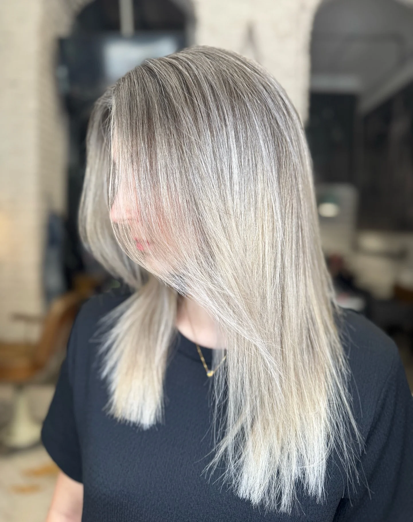 14. Icy Silver Straight Finish (Gerade Frisuren)