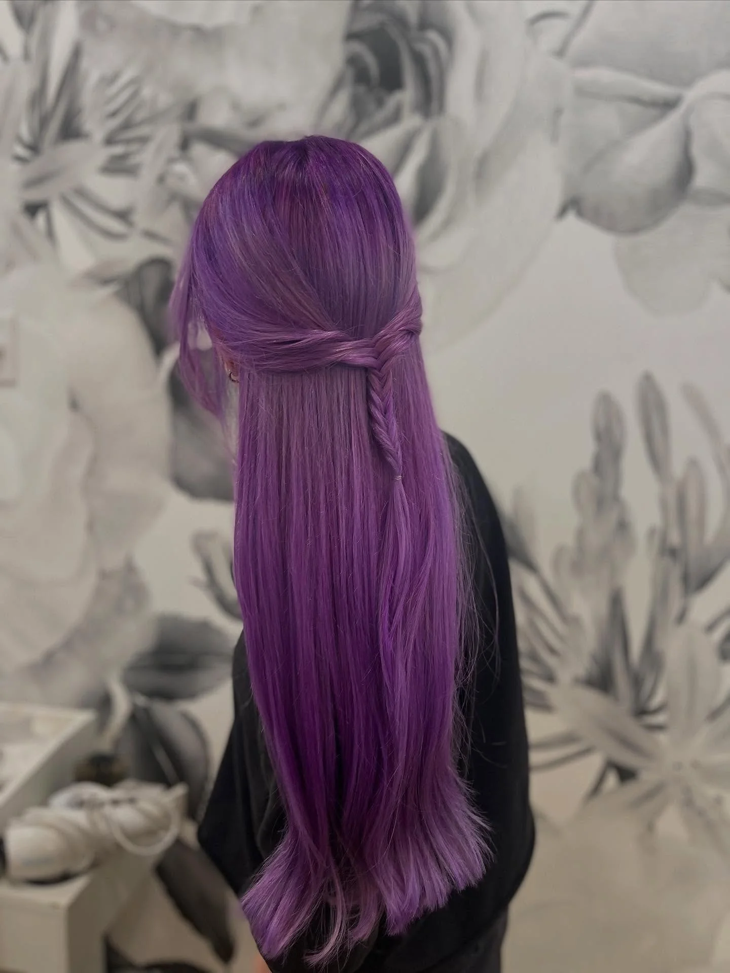14. Lavendel-violetter Half-Up Twist mit Schleifendetail (lila Haarfarbe)