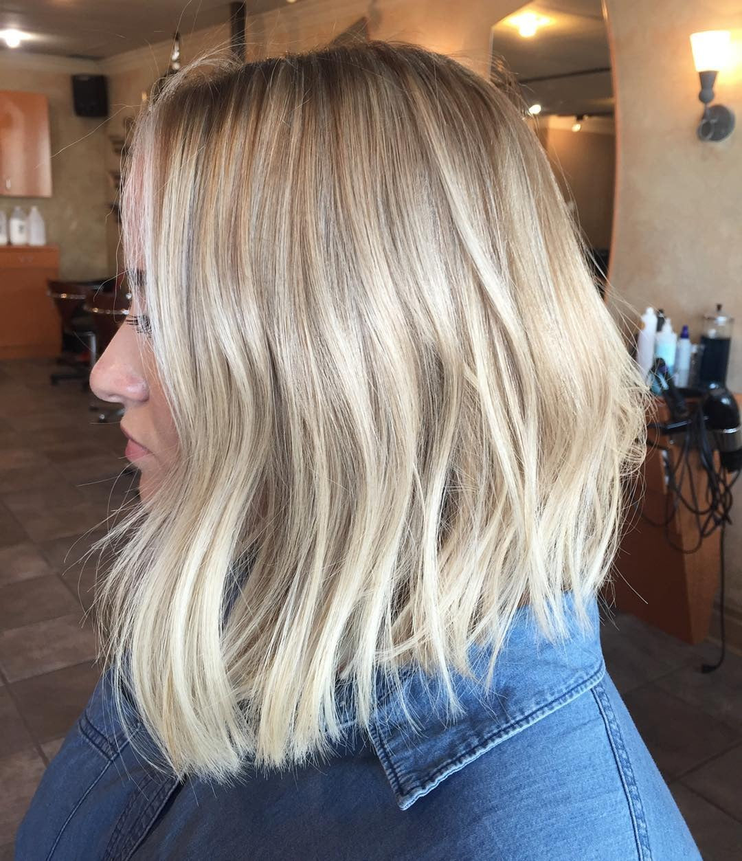 14. Layered abgewinkelte Lob mit Butterblondmischung (abgewinkelter Lob Haarschnitt)