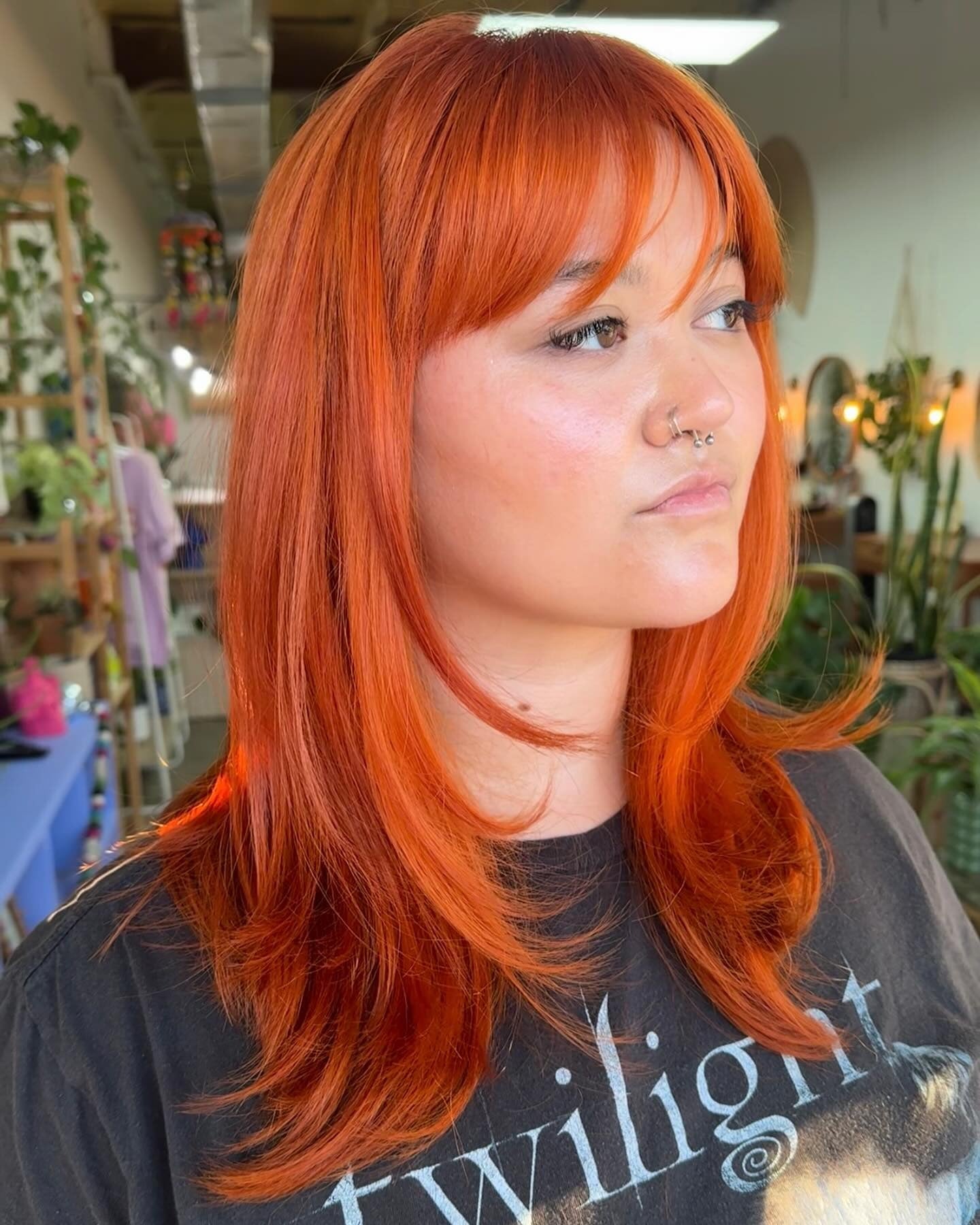 14. Mittellänge Schichten mit wispy Rand in gewürzter Orange (orangefarbene Haarfarbe)
