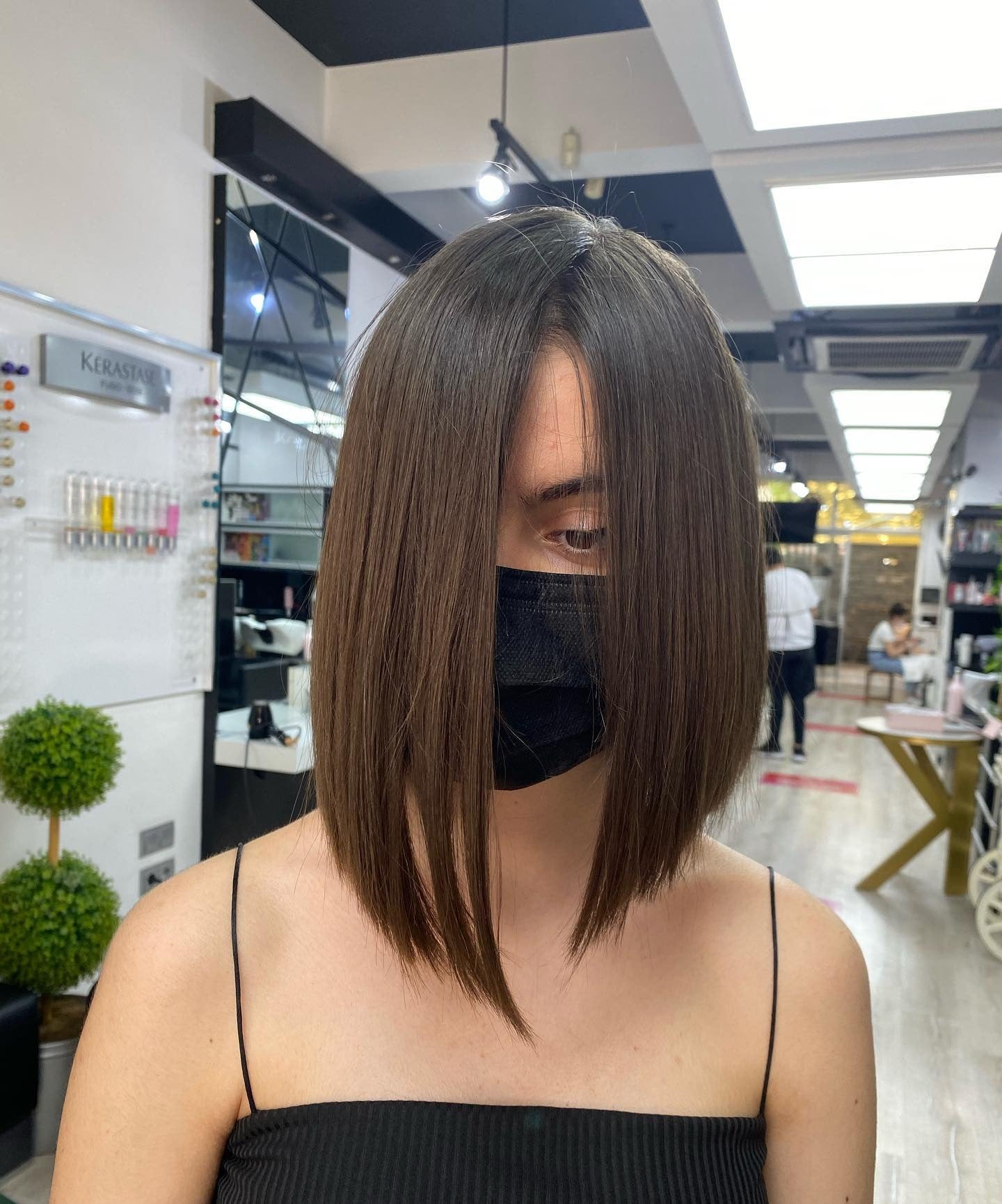 14. Präzisionsgeschnittener Bob mit Mitte Teil (asymmetrische Frisuren)