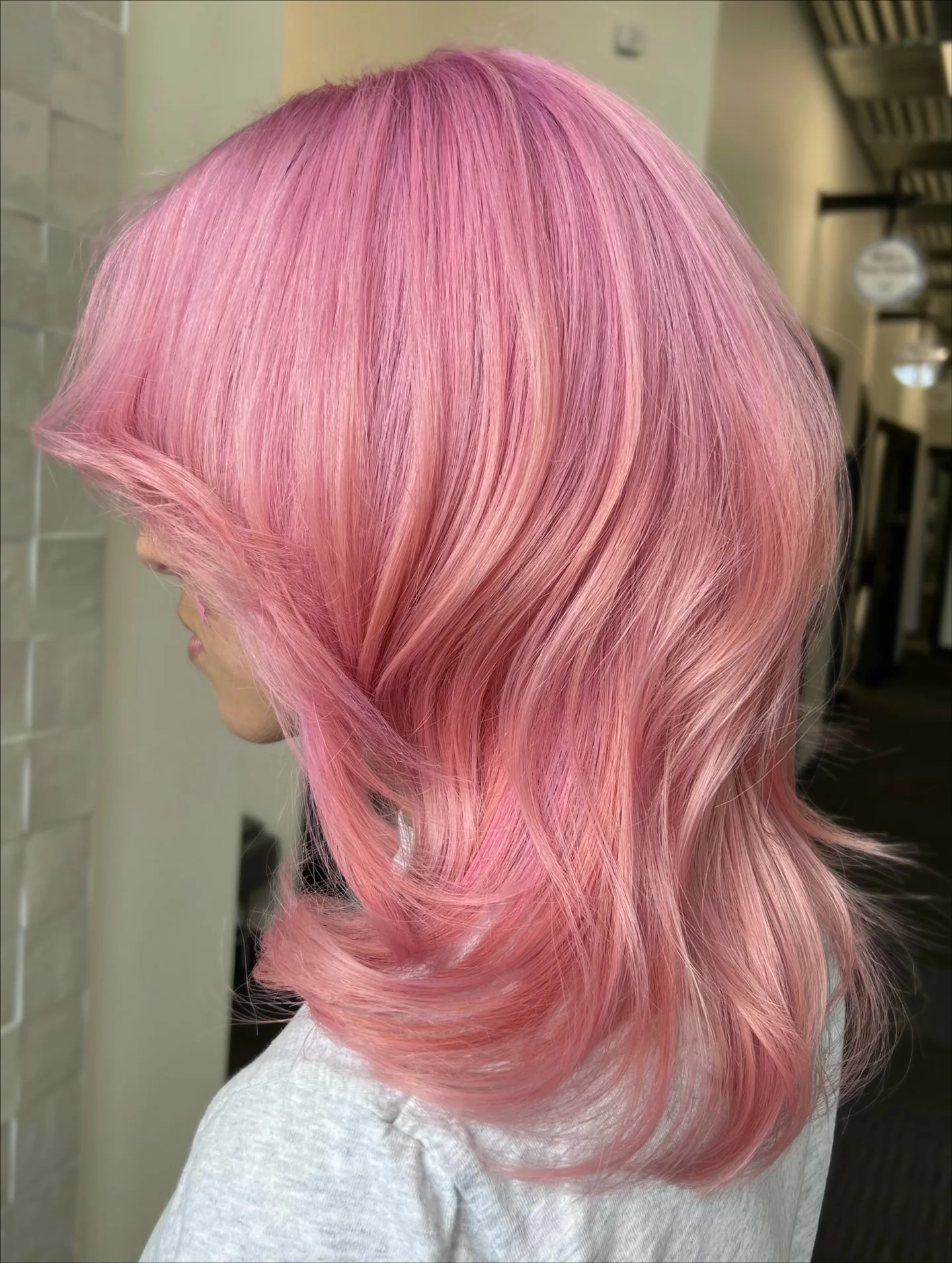 14. Rosy Pink Layered Blowout (rosa Haarfarbe)