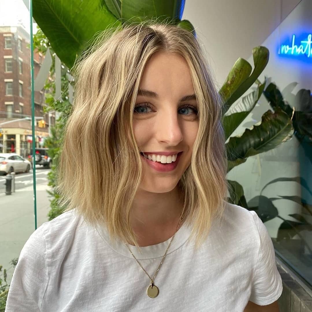 14. Sandy Blonde Wavy Lob (Hüpfbobhaar)