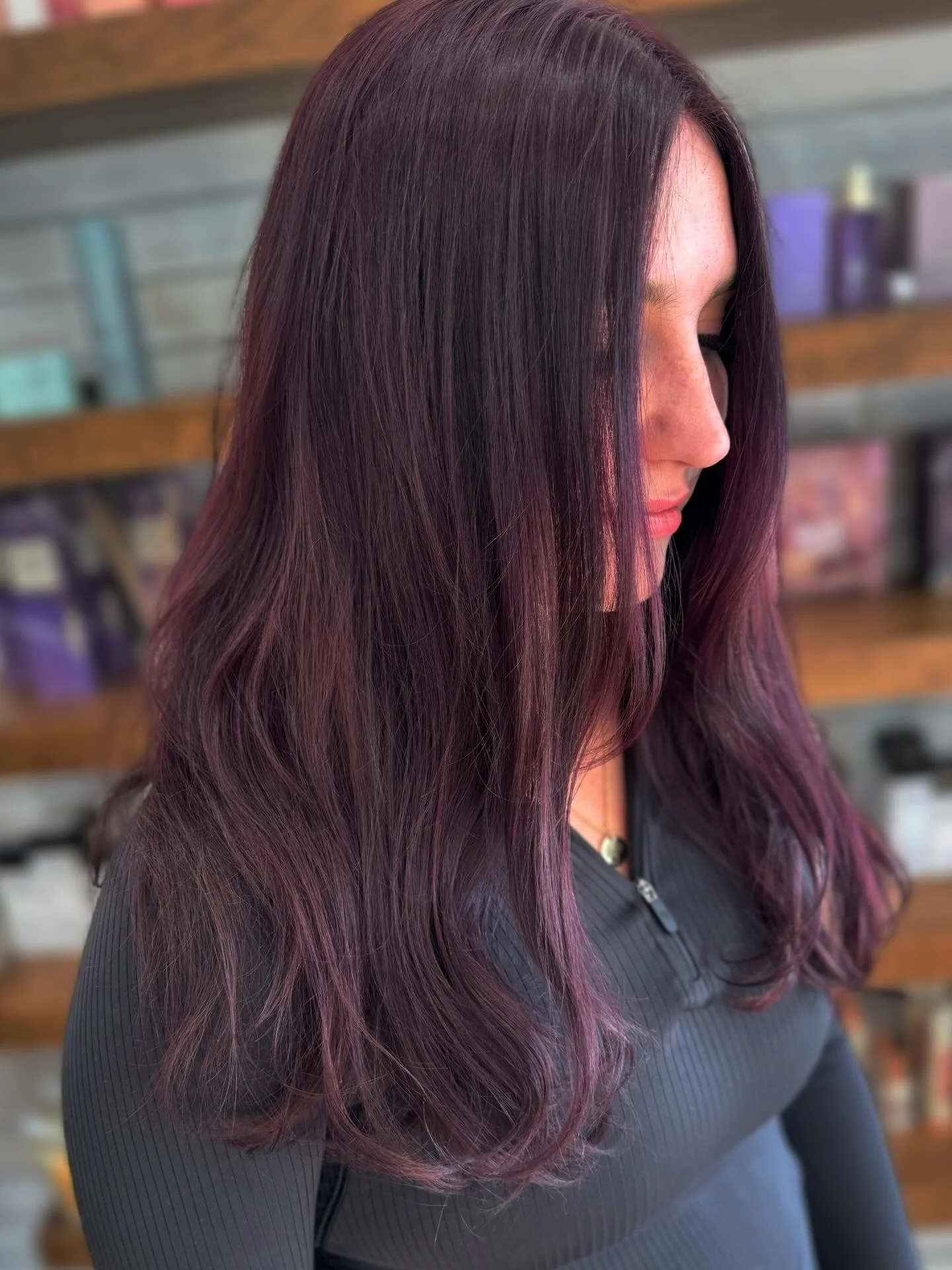 14. Glatte Pflaumenschichten mit natürlicher Bewegung (Pflaumenhaarfarbe)