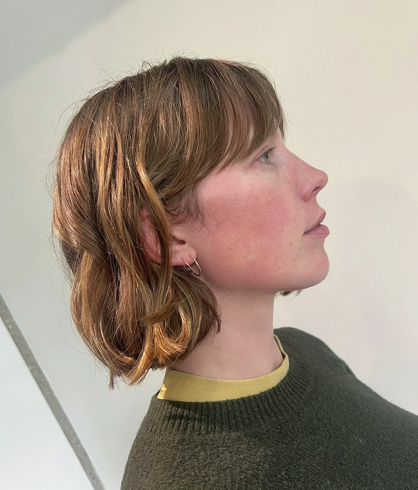 14. Weicher Auburn Wavy Bob mit leichten Fransen (Wavy Bob Hair)