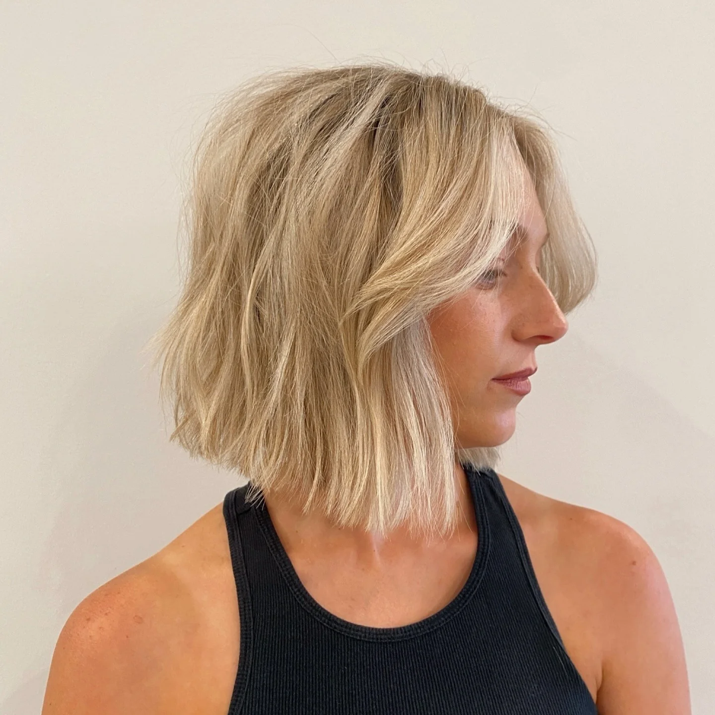 14. Strukturierter sandblonder Bob mit luftigem Gesichtsrahmen (Bob-Frisuren)