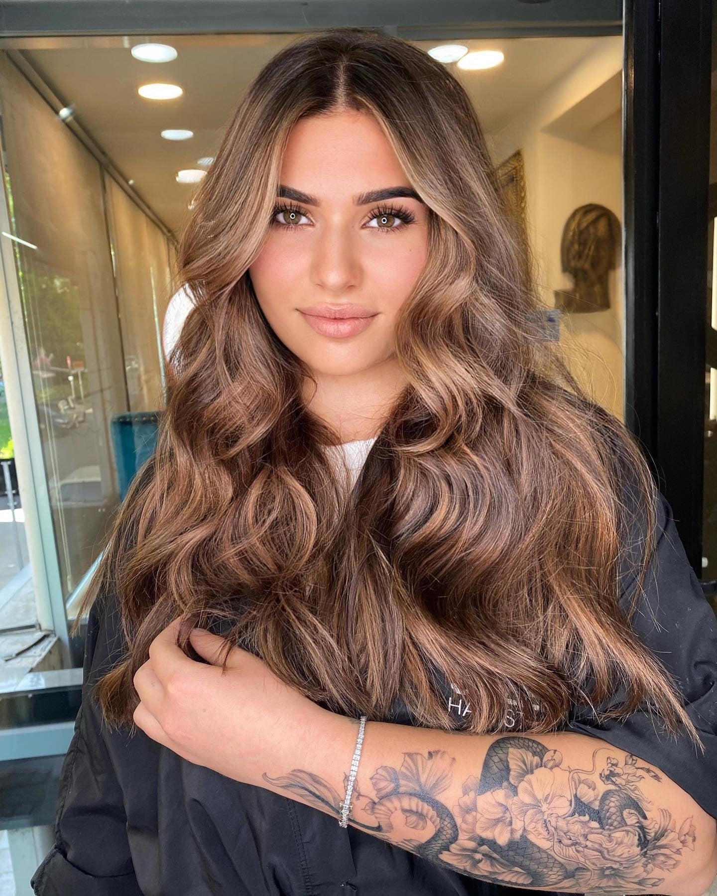 14. Toffee Mocha Balayage mit Ganzkörperwellen (Balayage Haarfarben)
