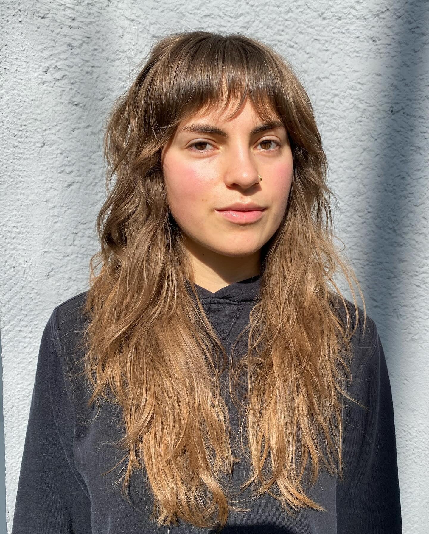 14. Weizenblonder Shag mit Micro Curtain Pony (langes, struppiges Haar)