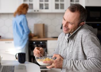 15 flexible Arbeit zu Hause Jobs für Menschen mit chronischer Krankheit (verdienen bis zu 17.000 US -Dollar pro Monat)