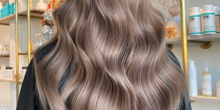 15 Milch Tee Haarfarbe Ideen für einen frischen Look