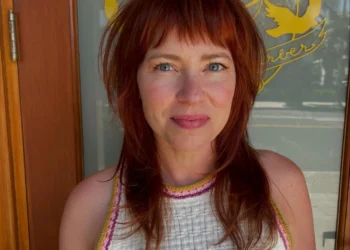 15 Rasiermesserschnitt-Frisuren, die das Gesicht wunderschön umrahmen