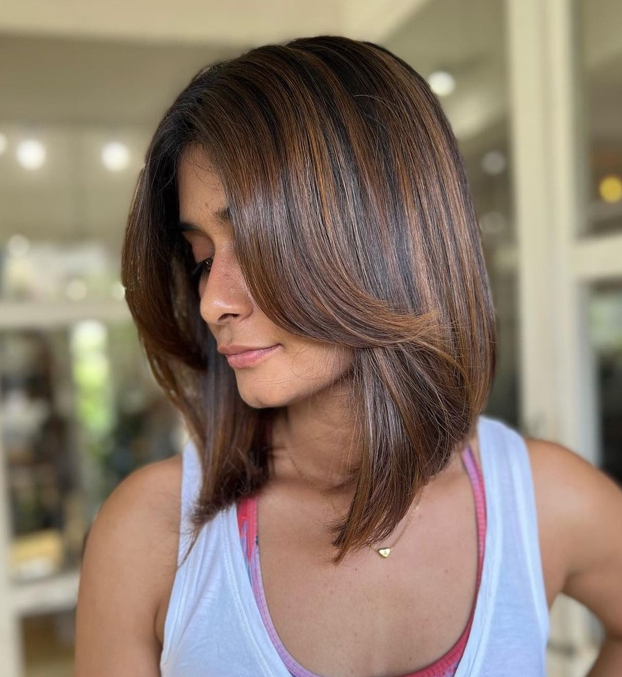 Abgewinkelter Lob mit langem Vorhang-Pony