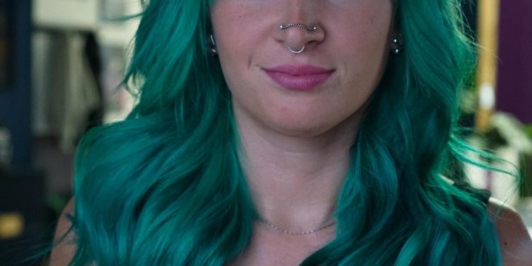 15 beste blaugrüne Haarfarbe sieht zu kopieren aus